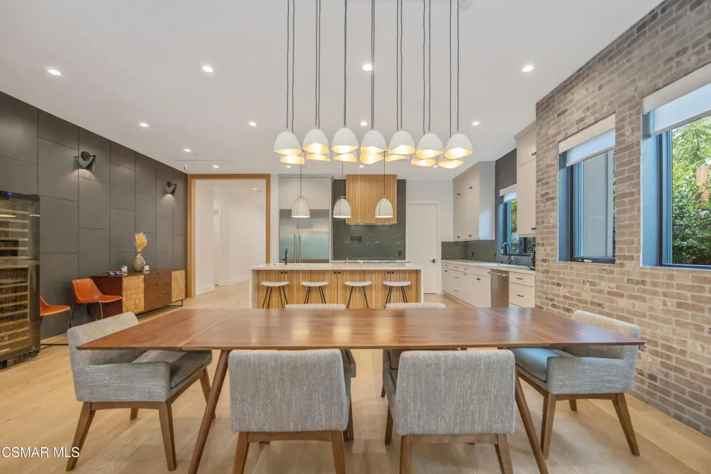 5444 Murietta Avenue, Sherman Oaks, California 91401 home-pic-11